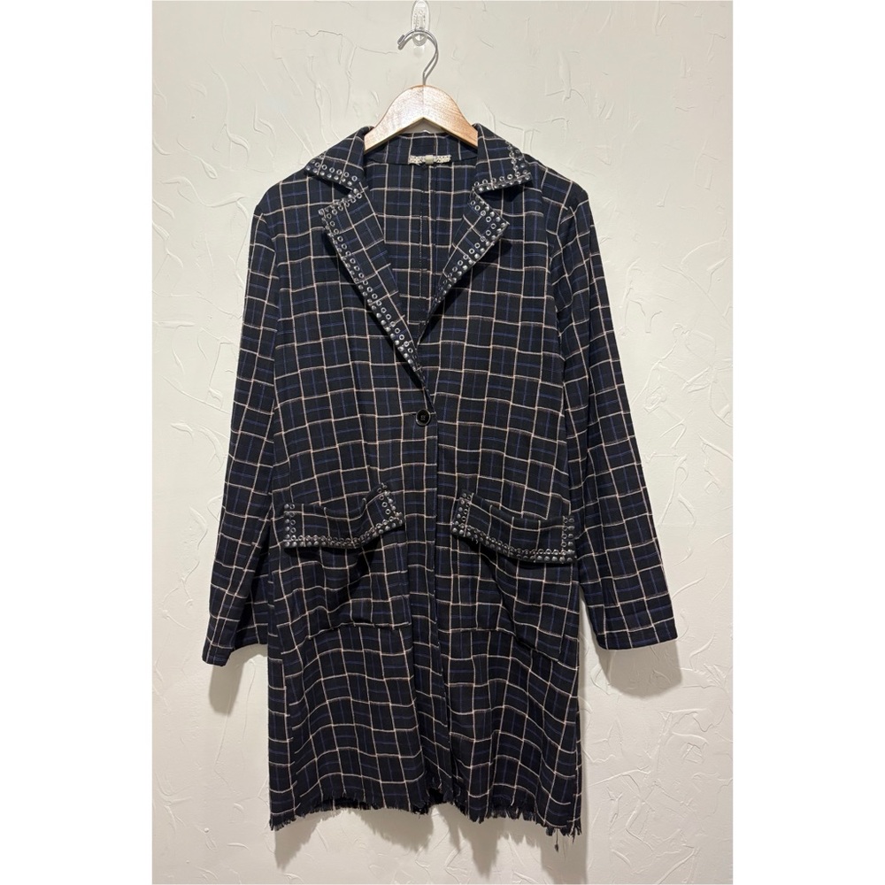 Gimmicks by Buckle black plaid print studded detail tunic length blazer (M)